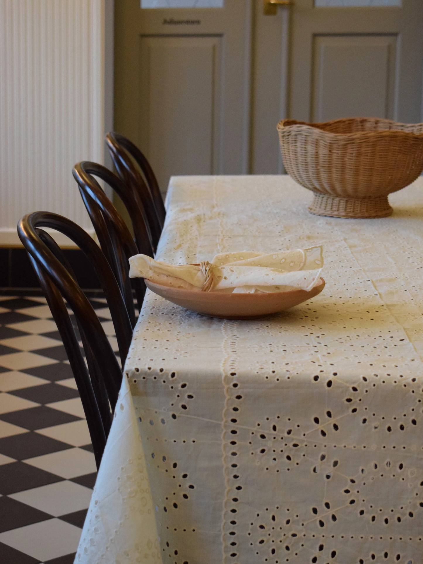 Jou embroidery anglaise dug