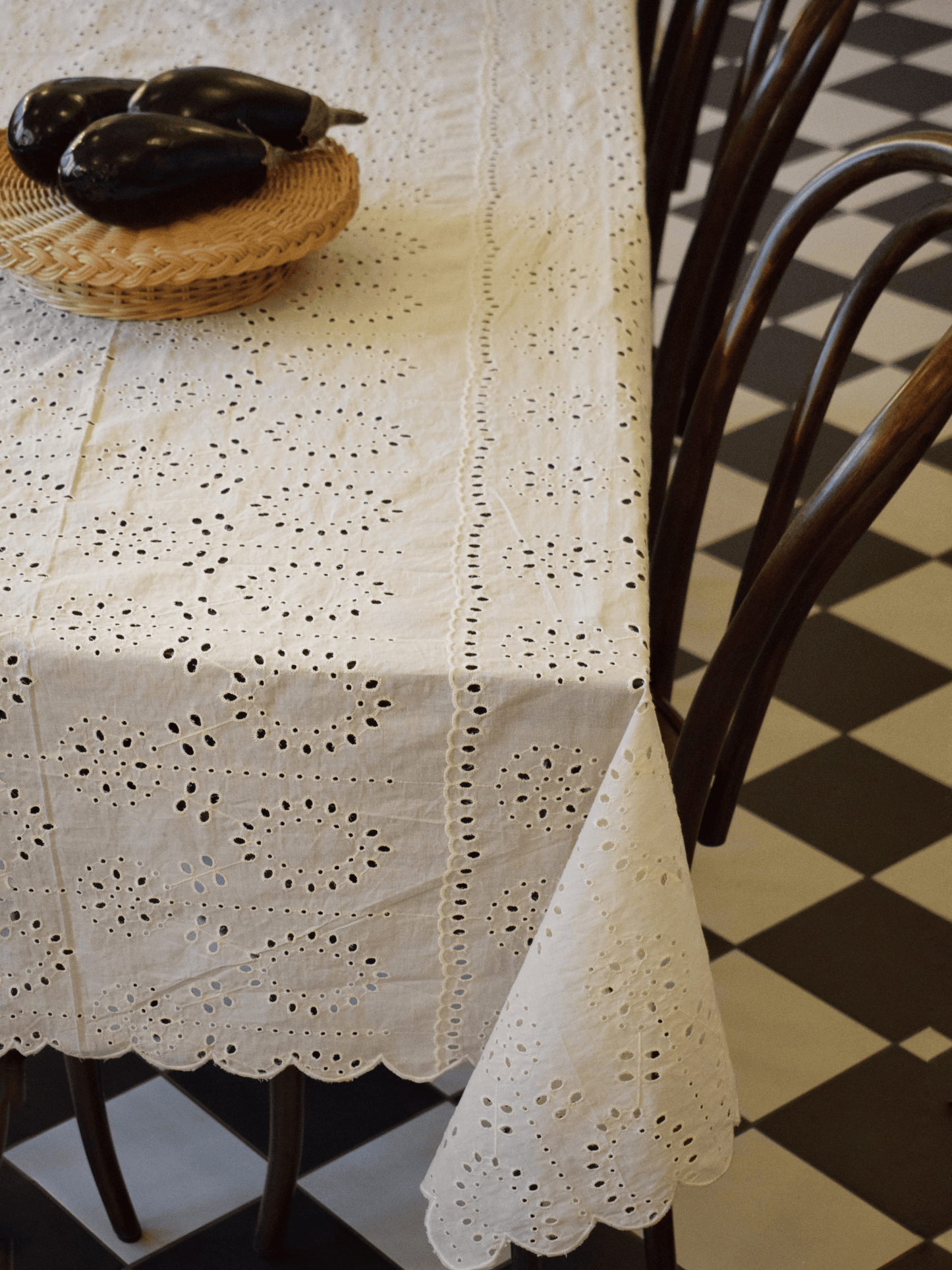 Jou embroidery anglaise dug
