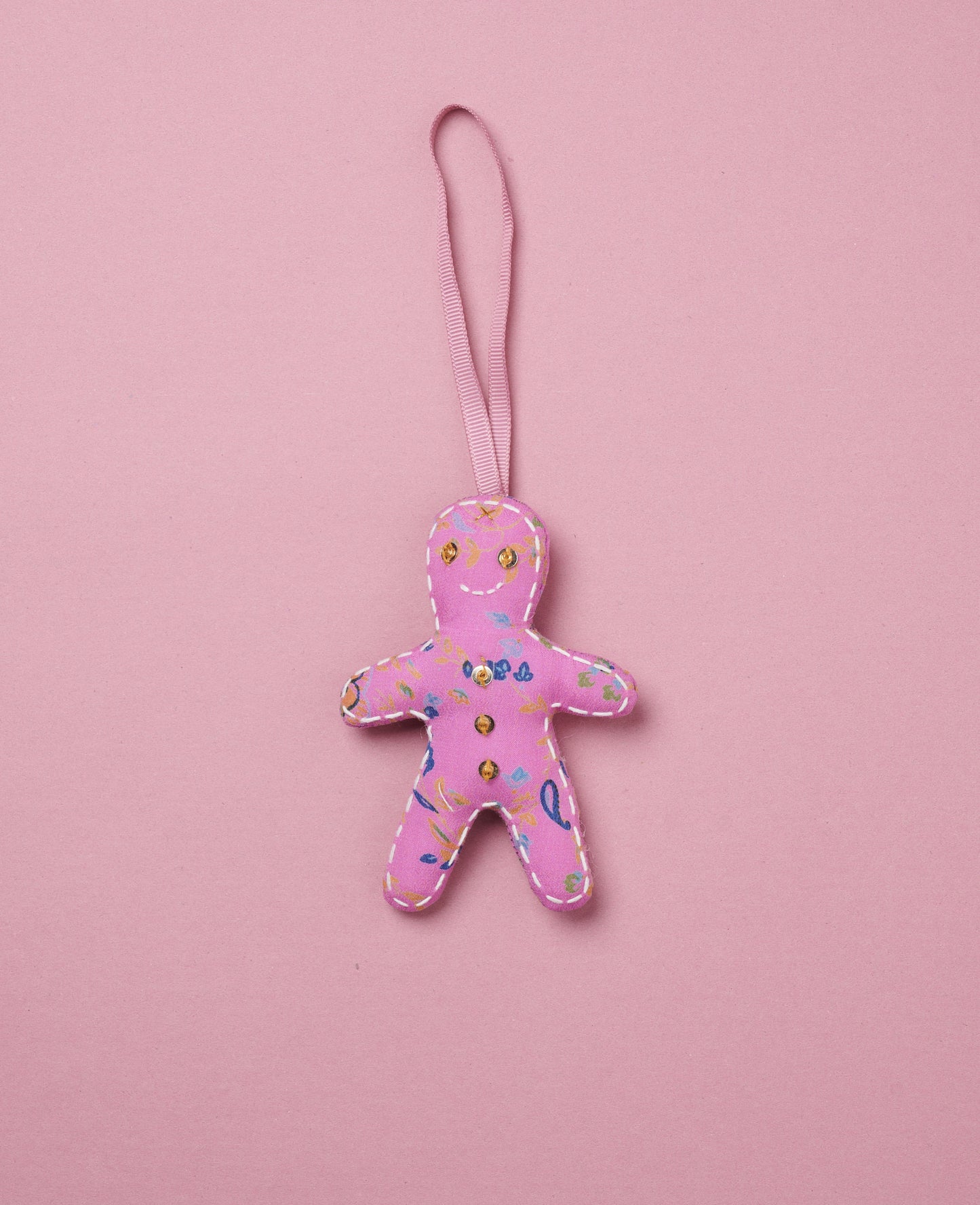 Lyserød kagemand i tekstil