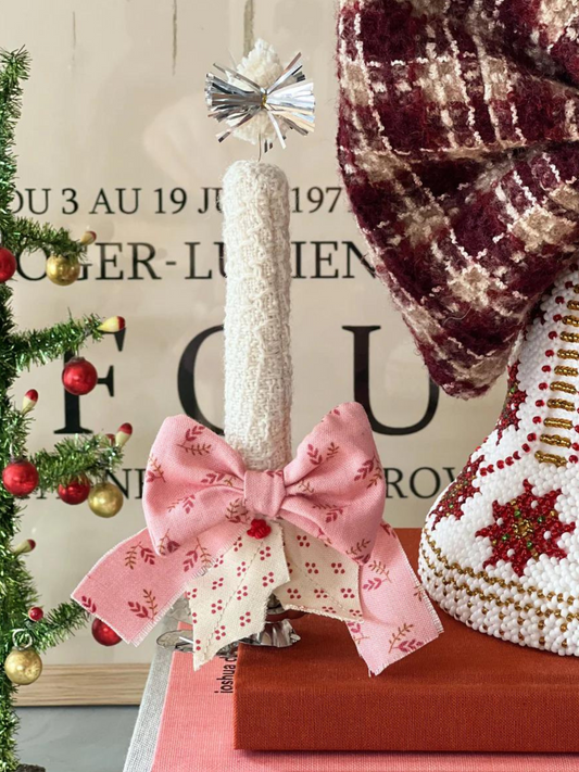 Hvidt tekstil juletræs lys med lyserød strømpe